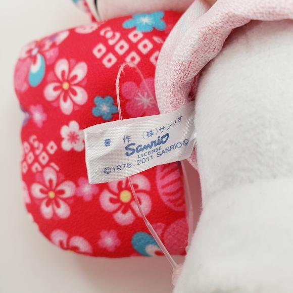Sanrio Hello Kitty Plush Pink Red Kimono - Picture 9 of 9